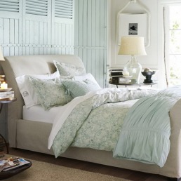 Rustique and relaxed layered bedding